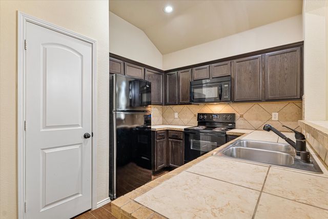 345 Orbit Drive, Lavon, TX 75166