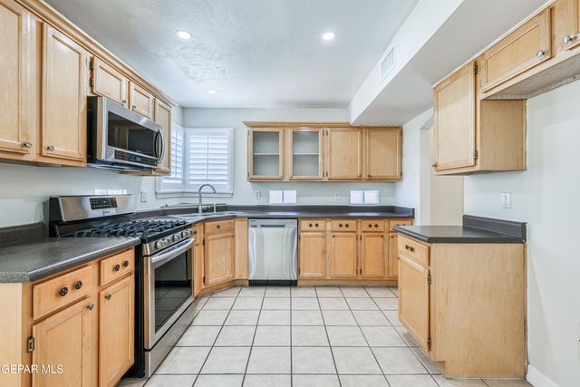 408 Santorini Court, Socorro, TX 79927
