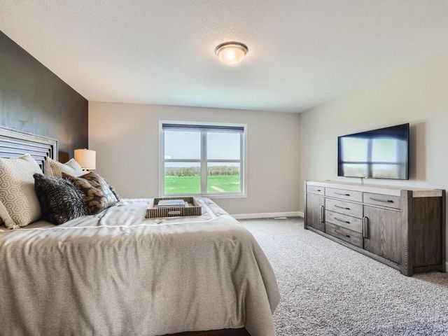 8915 Periwinkle Boulevard, Woodbury, MN 55129