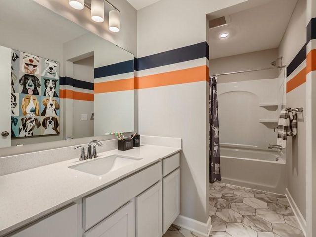 8915 Periwinkle Boulevard, Woodbury, MN 55129