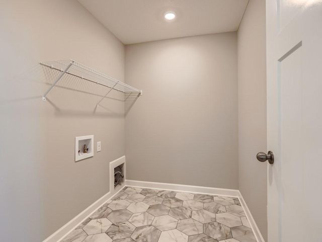 8915 Periwinkle Boulevard, Woodbury, MN 55129