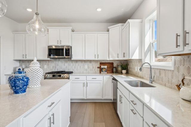8915 Periwinkle Boulevard, Woodbury, MN 55129