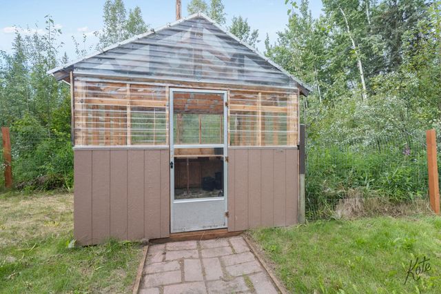 2010 LONG CIRCLE, North Pole, AK 99705