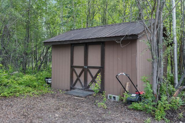 2010 LONG CIRCLE, North Pole, AK 99705