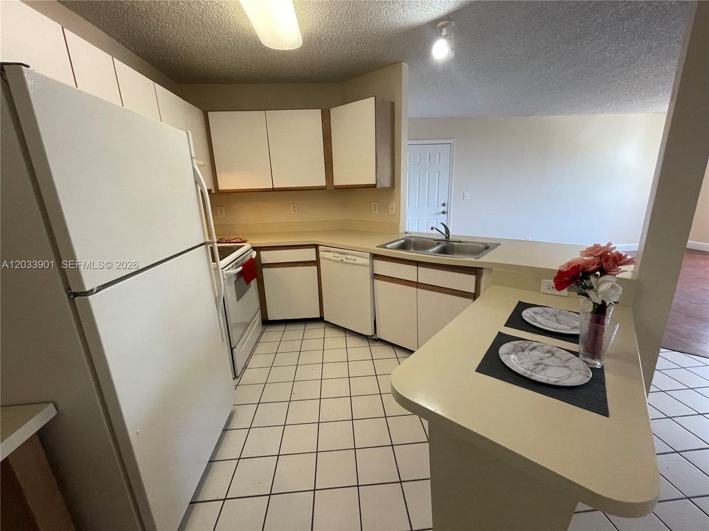 4015 W Mcnab Rd D212, Pompano Beach, FL 33069