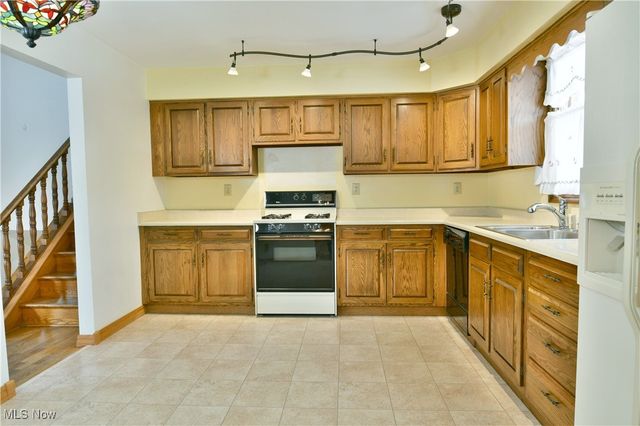 3825 Woodside Drive NW, Warren, OH 44483