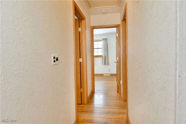 3825 Woodside Drive NW, Warren, OH 44483