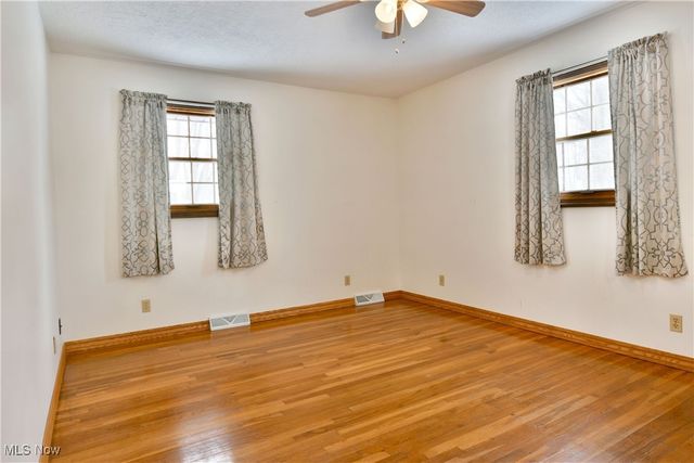 3825 Woodside Drive NW, Warren, OH 44483