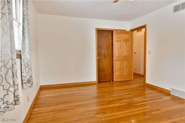 3825 Woodside Drive NW, Warren, OH 44483