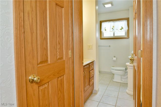 3825 Woodside Drive NW, Warren, OH 44483