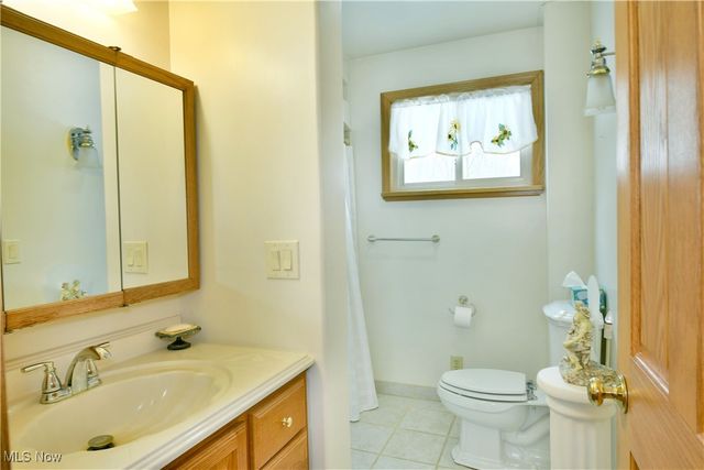 3825 Woodside Drive NW, Warren, OH 44483