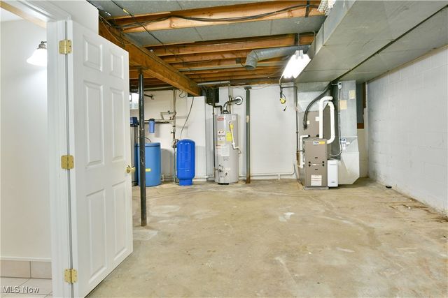 3825 Woodside Drive NW, Warren, OH 44483