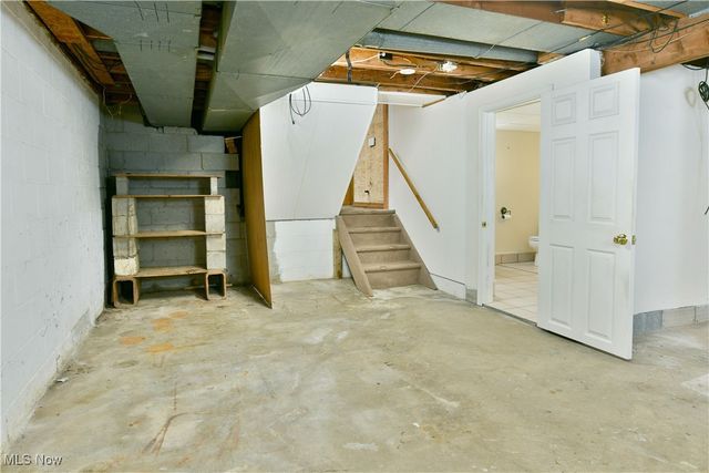 3825 Woodside Drive NW, Warren, OH 44483