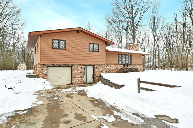 3825 Woodside Drive NW, Warren, OH 44483