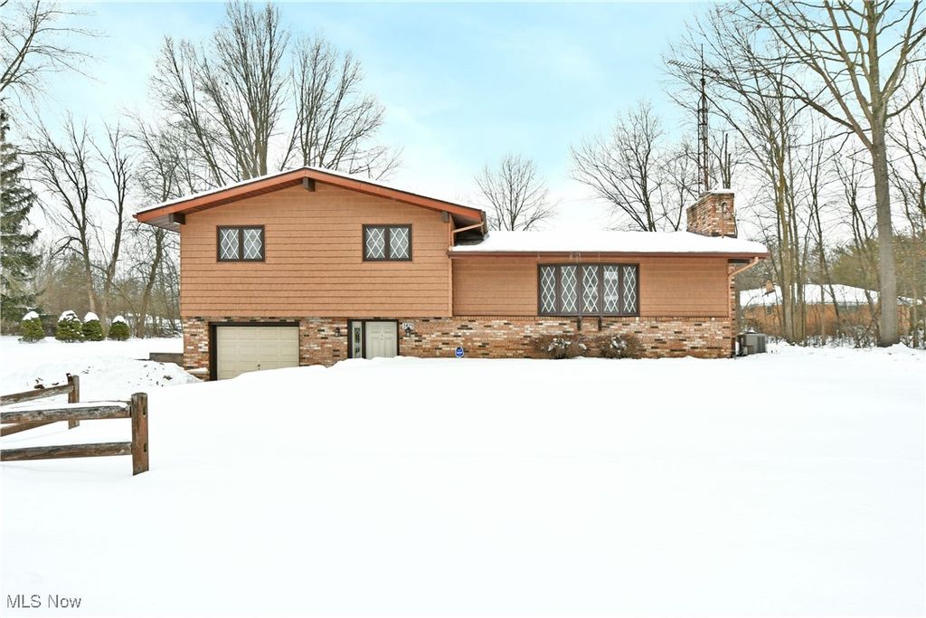 3825 Woodside Drive NW, Warren, OH 44483