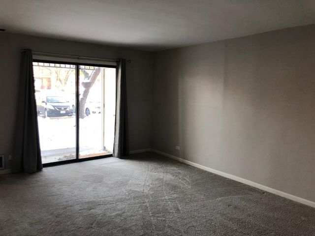 2208 Country Club Drive 3, Woodridge, IL 60517