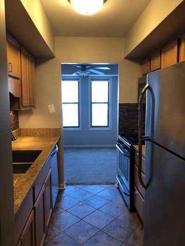 2208 Country Club Drive 3, Woodridge, IL 60517