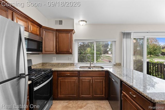37682 Charter Oaks Boulevard, Clinton Township, MI 48036