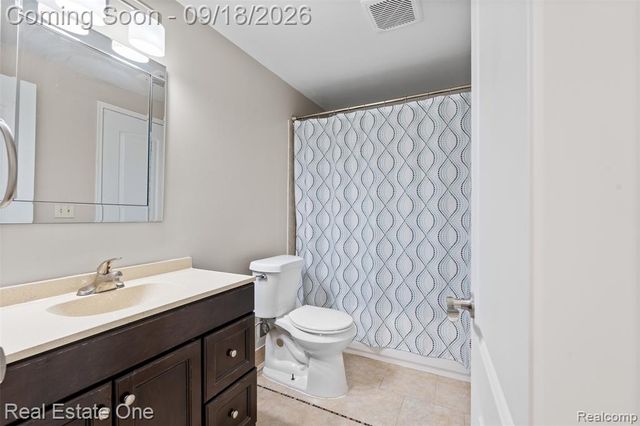 37682 Charter Oaks Boulevard, Clinton Township, MI 48036