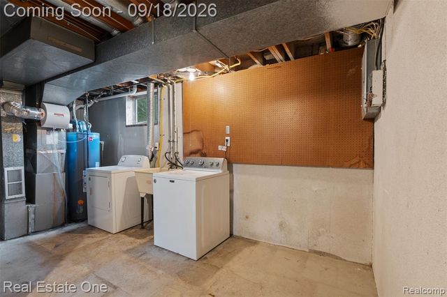 37682 Charter Oaks Boulevard, Clinton Township, MI 48036
