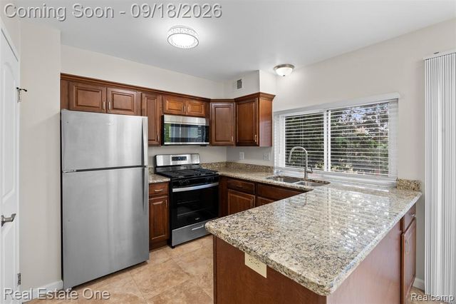 37682 Charter Oaks Boulevard, Clinton Township, MI 48036