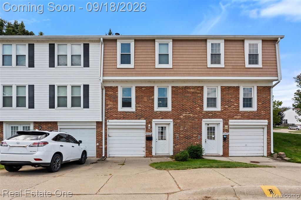37682 Charter Oaks Boulevard, Clinton Township, MI 48036