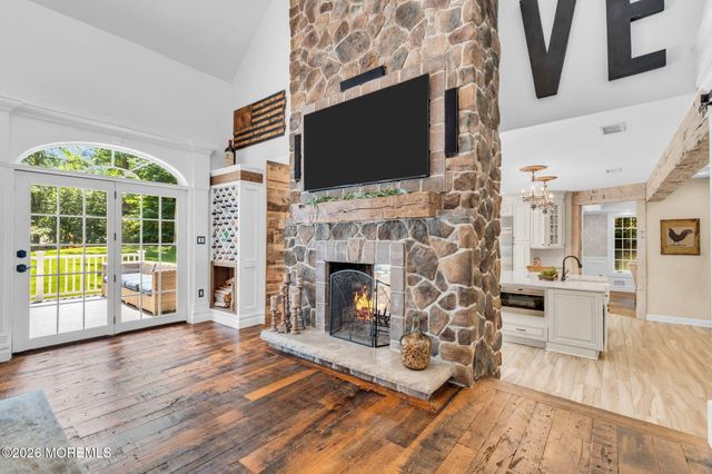 6 Forest Park Court, Holmdel, NJ 07733
