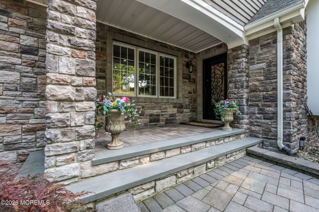6 Forest Park Court, Holmdel, NJ 07733