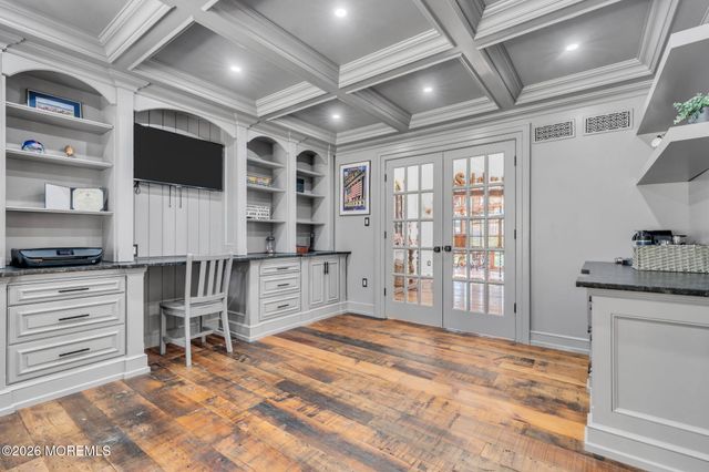 6 Forest Park Court, Holmdel, NJ 07733