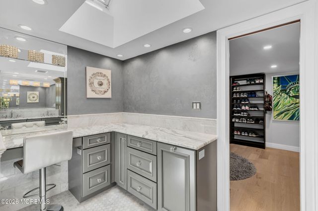 6 Forest Park Court, Holmdel, NJ 07733