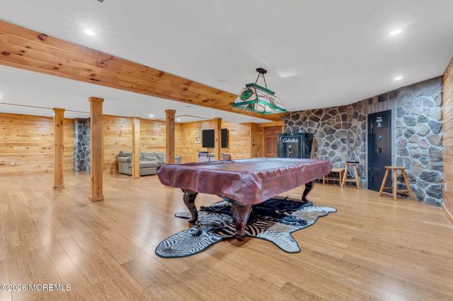 6 Forest Park Court, Holmdel, NJ 07733