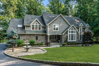 6 Forest Park Court, Holmdel, NJ 07733