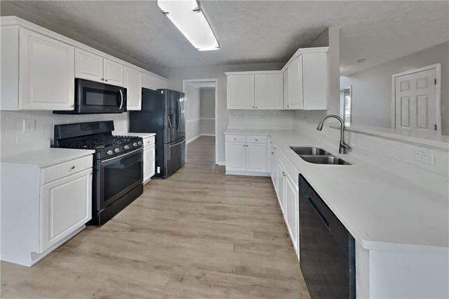 2882 Manor Glen Lane, Suwanee, GA 30024