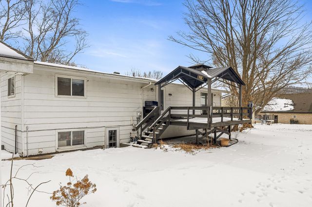 114 Fireside Court, La Crescent, MN 55947