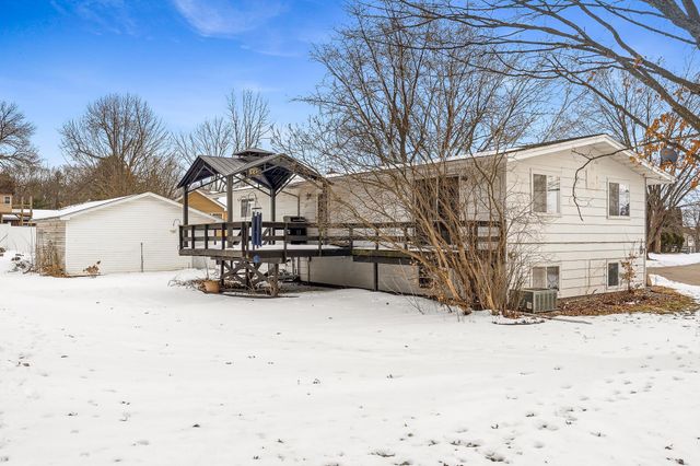 114 Fireside Court, La Crescent, MN 55947