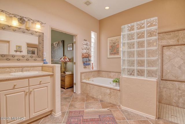 4365 S Royal Lytham Court, Green Valley, AZ 85622