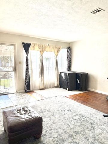 241 Martha St, Manteca, CA 95337