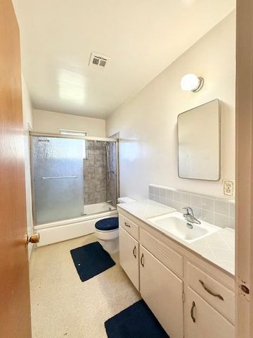 241 Martha St, Manteca, CA 95337