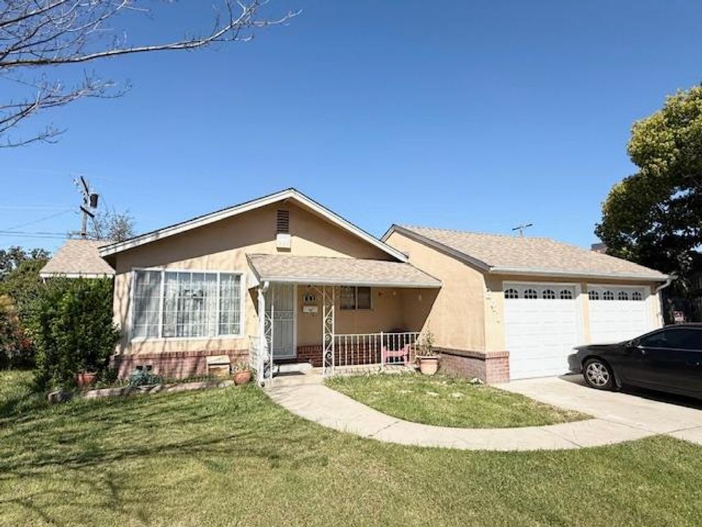 241 Martha St, Manteca, CA 95337