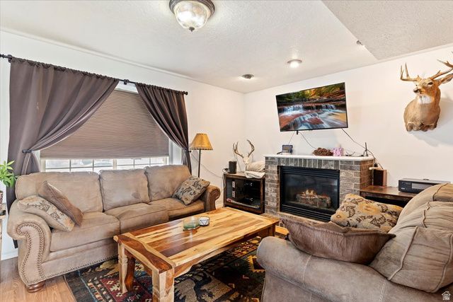 1254 W 725 N, Clinton, UT 84015