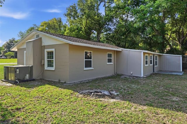 303 JOSEPHINE AVENUE, Fruitland Park, FL 34731