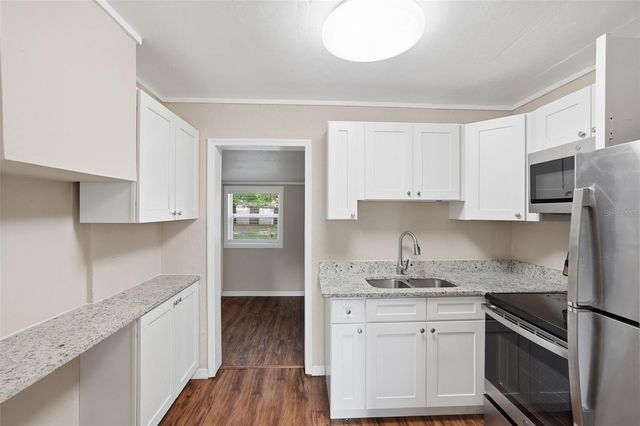303 JOSEPHINE AVENUE, Fruitland Park, FL 34731