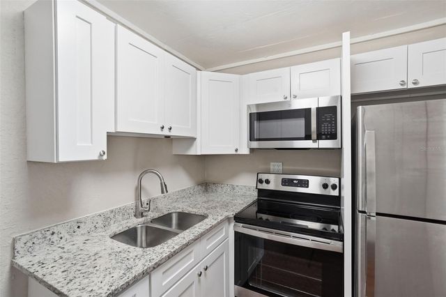 303 JOSEPHINE AVENUE, Fruitland Park, FL 34731