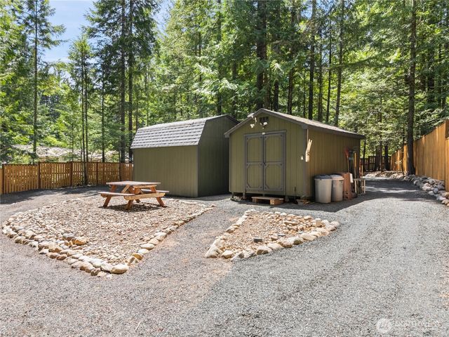 370 N Mount Jupiter Drive, Hoodsport, WA 98548