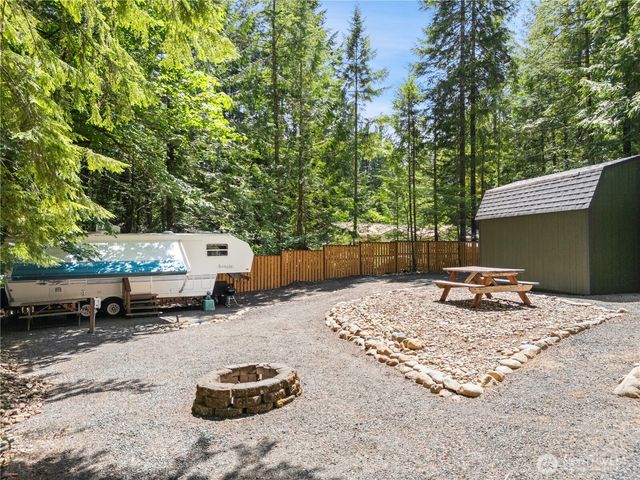 370 N Mount Jupiter Drive, Hoodsport, WA 98548