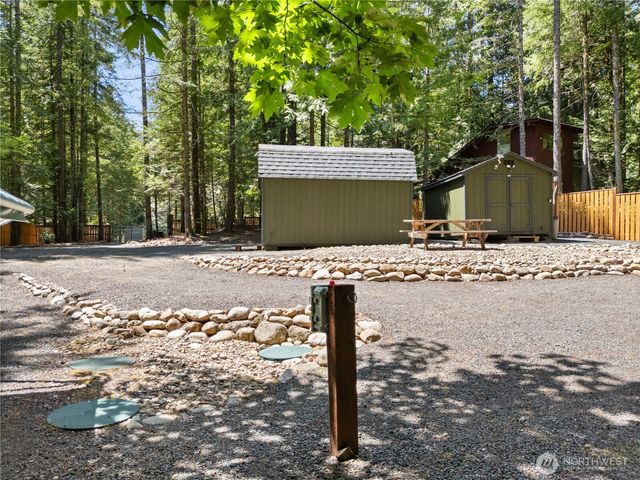 370 N Mount Jupiter Drive, Hoodsport, WA 98548