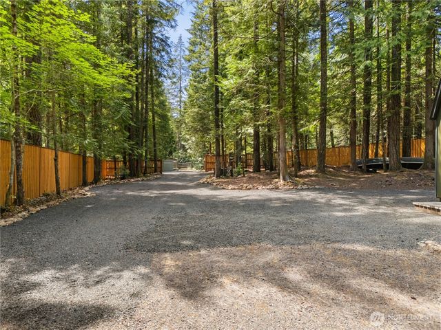 370 N Mount Jupiter Drive, Hoodsport, WA 98548