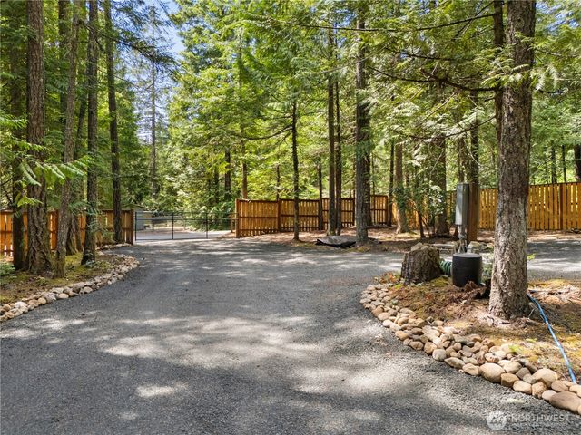 370 N Mount Jupiter Drive, Hoodsport, WA 98548