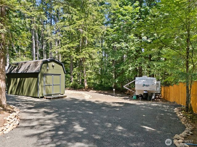 370 N Mount Jupiter Drive, Hoodsport, WA 98548