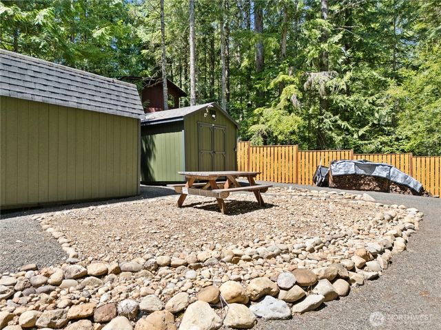 370 N Mount Jupiter Drive, Hoodsport, WA 98548